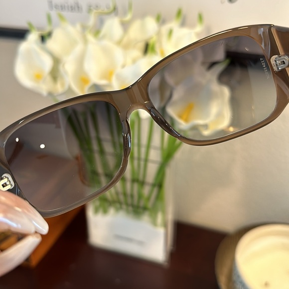 VINTAGE CHANEL Brown Gradient Pearl Cocomark Sunglasses 🕶️✨ - Picture 9 of 16